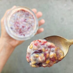 Ricetta porridge senza cottura semi di lino e polvere di lamponi